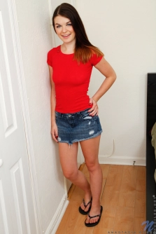 Cutie In Red - Pic 1