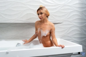 Bubble Bath With Di - Pic 10